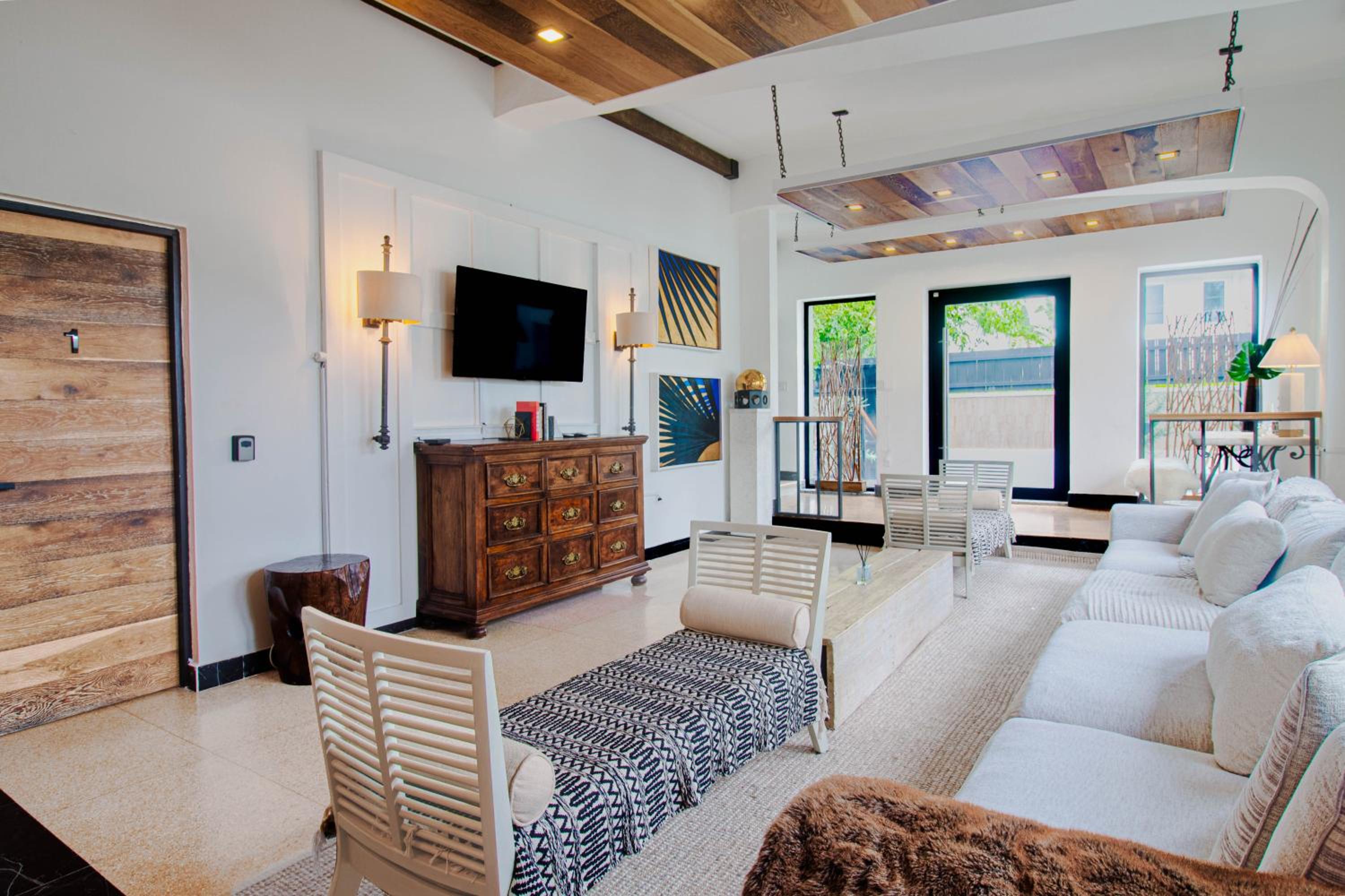 Villa Azure Ocean Park's Seaside Luxe Retreat