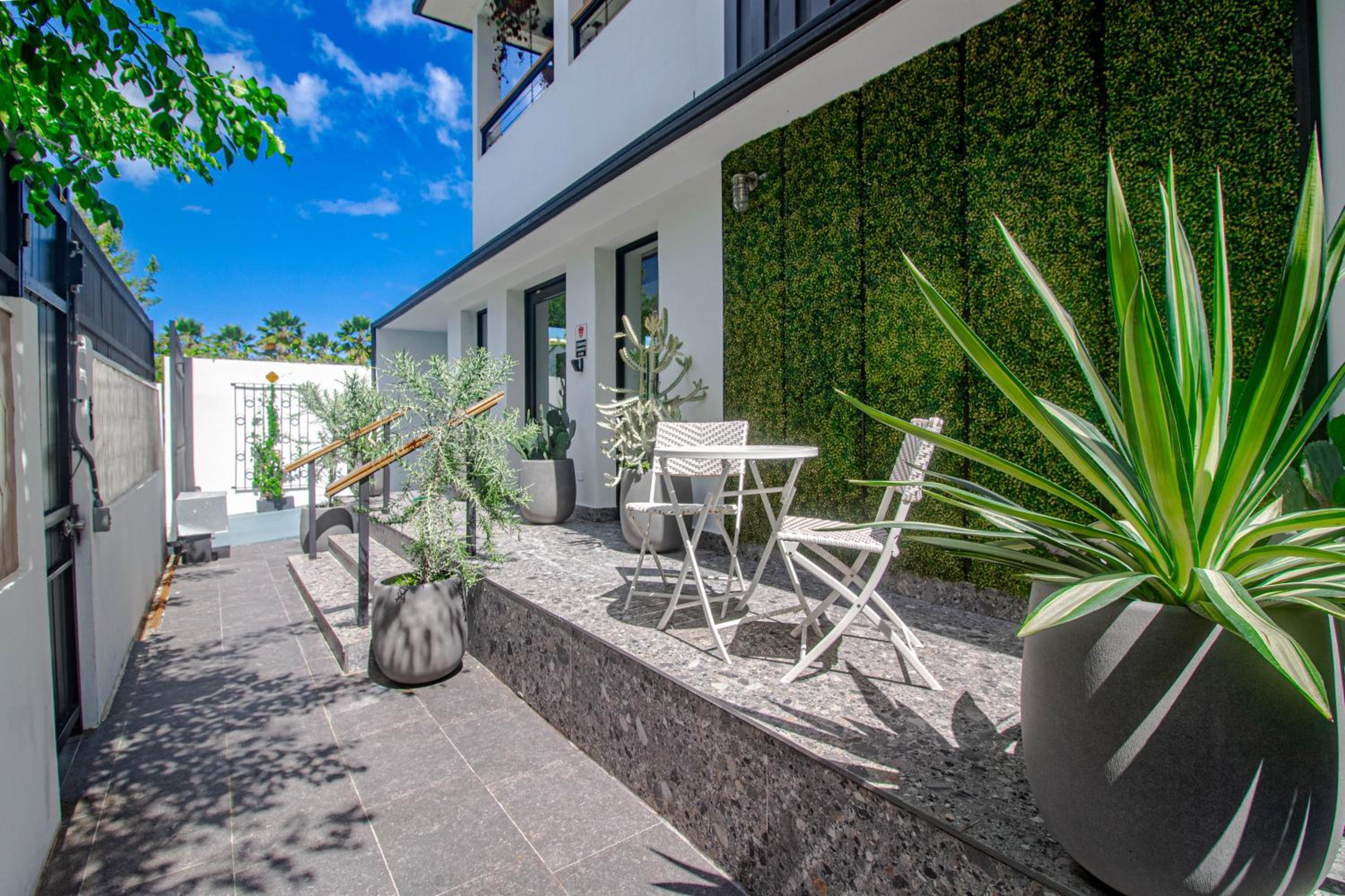 Villa Azure Ocean Park's Seaside Luxe Retreat