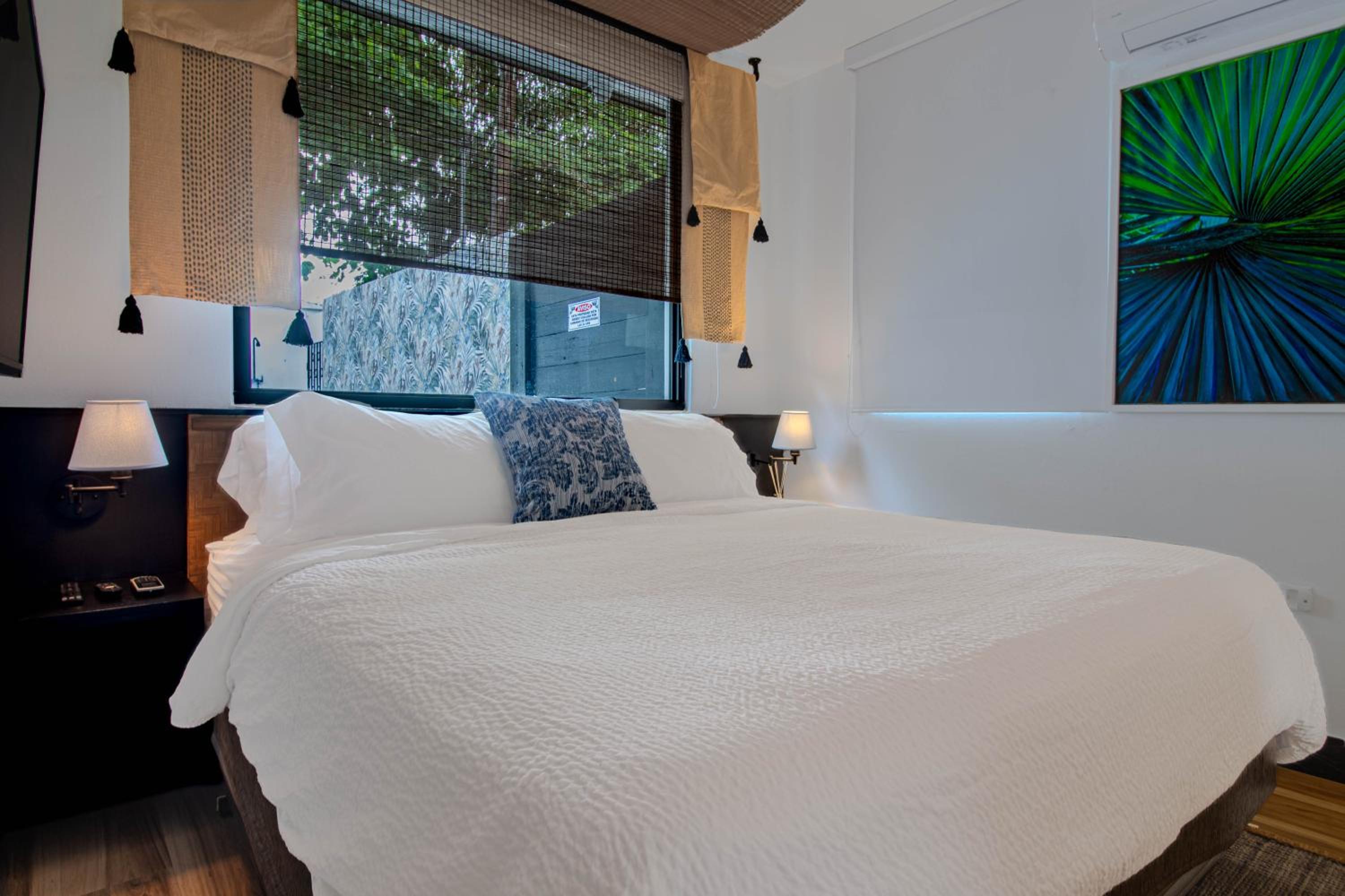 Villa Azure Ocean Park's Seaside Luxe Retreat