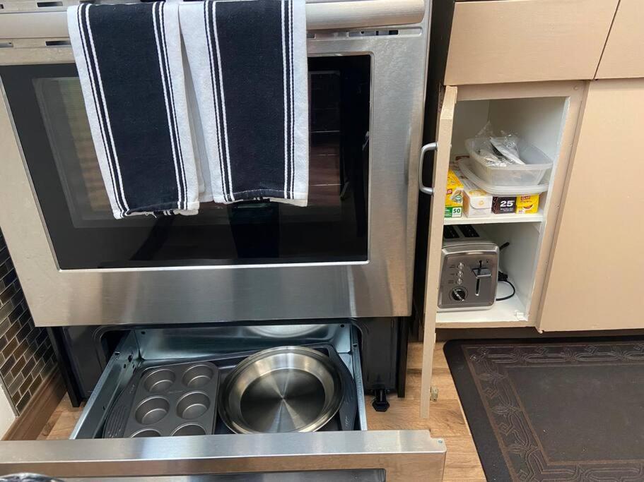 YEG Chic Luxury Accommodation