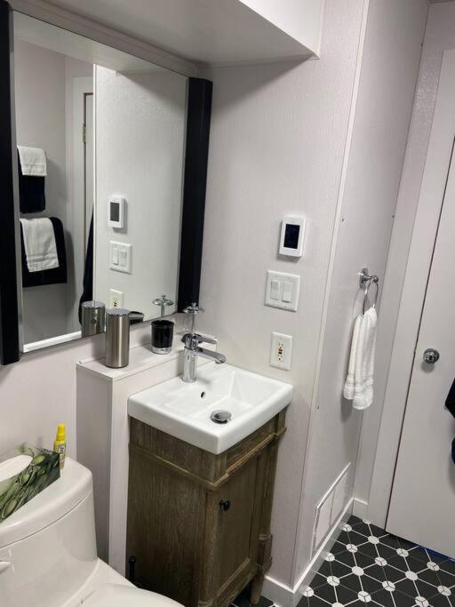 YEG Chic Luxury Accommodation
