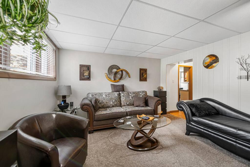 YEG Chic Luxury Accommodation