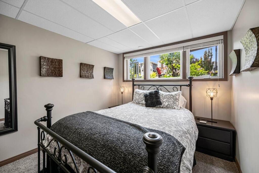 YEG Chic Luxury Accommodation