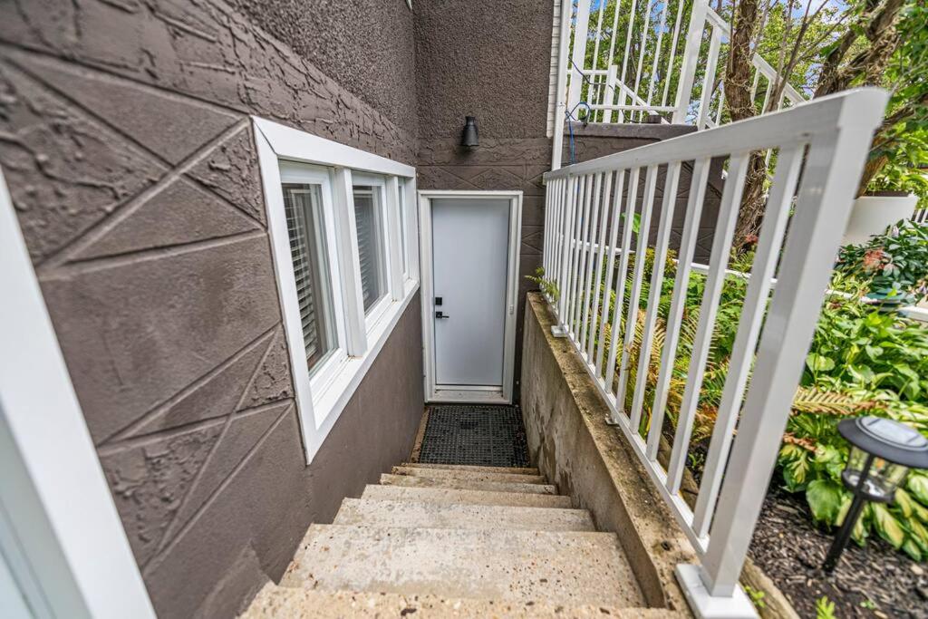 YEG Chic Luxury Accommodation