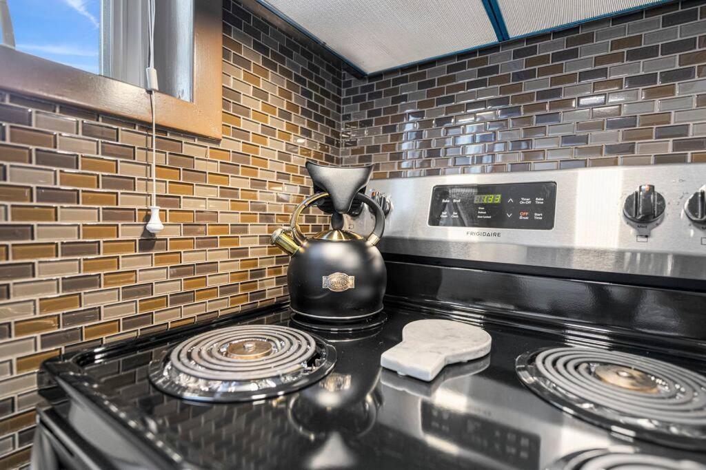 YEG Chic Luxury Accommodation