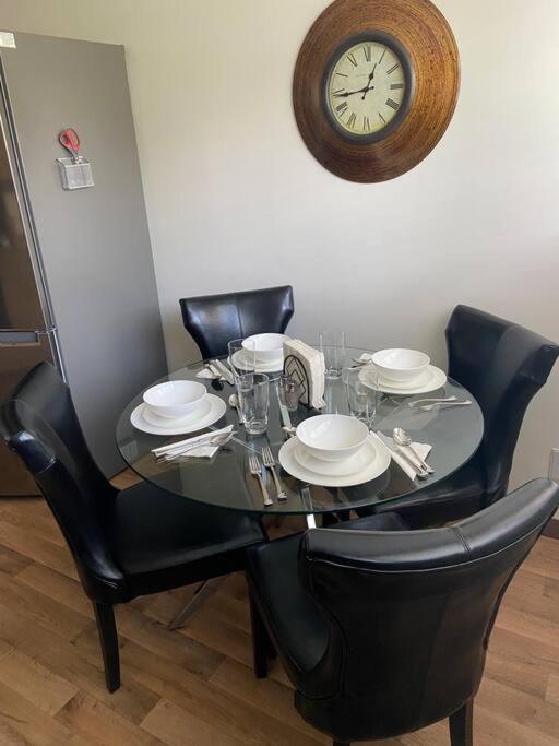 YEG Chic Luxury Accommodation