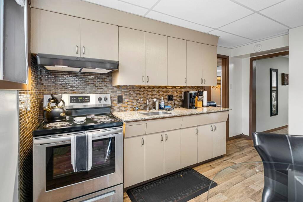 YEG Chic Luxury Accommodation