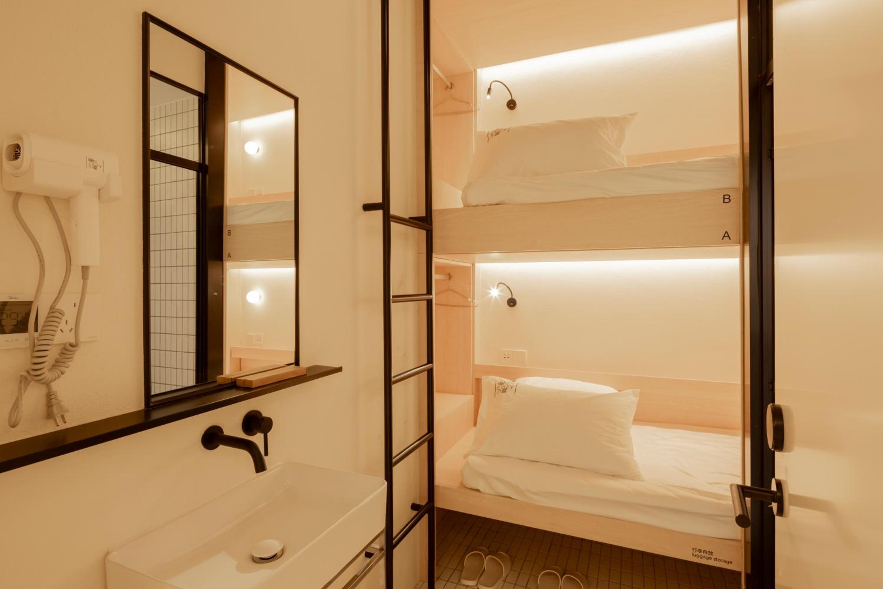 Hi Cozy International Hostel East Nanjing Road & The Bund & 24h English Services