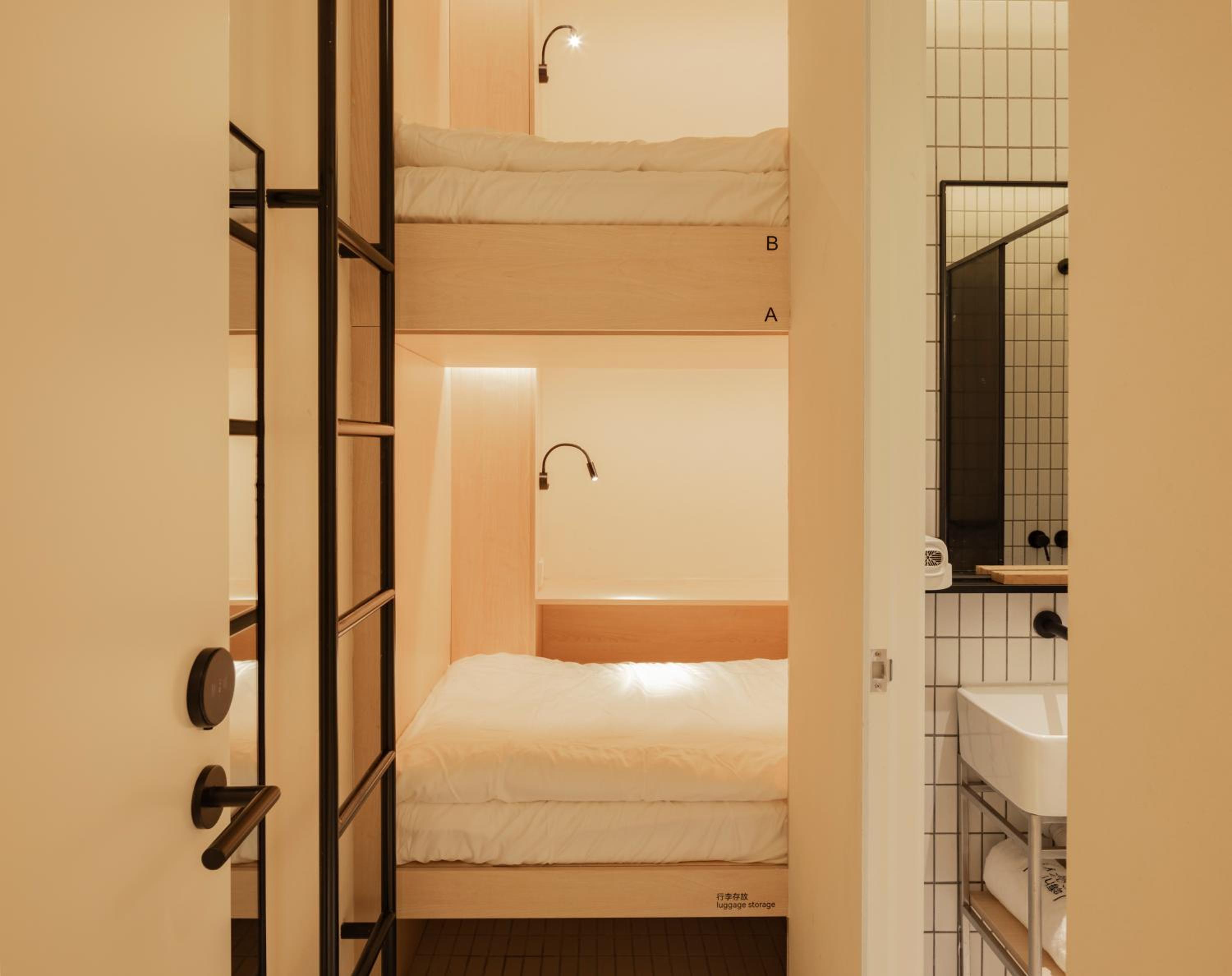 Hi Cozy International Hostel East Nanjing Road & The Bund & 24h English Services