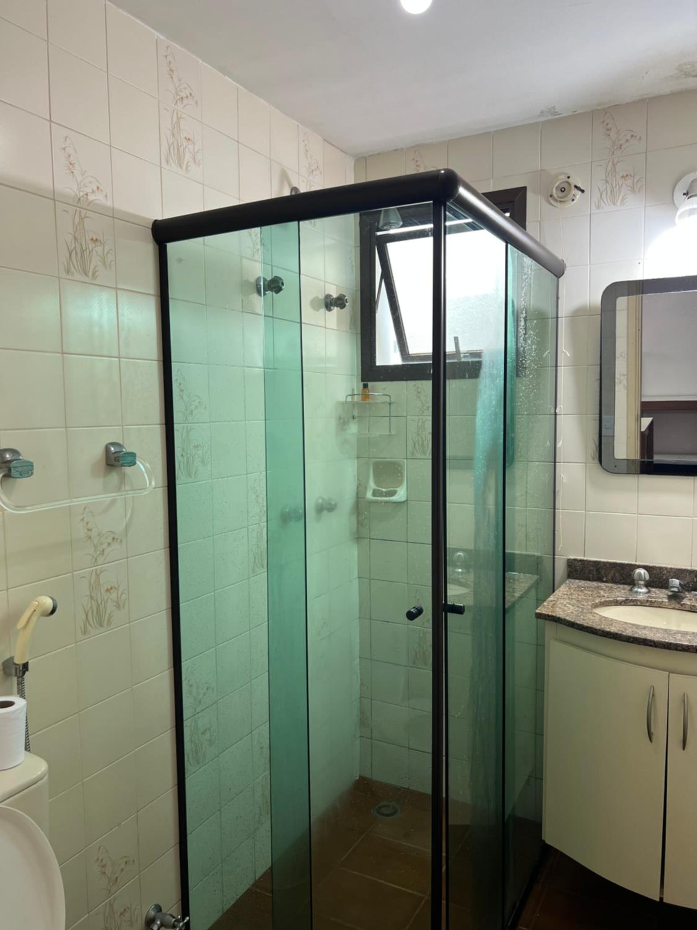 Pitangueiras com cadeira e guarda-sol exclusivo, limpeza diária, piscina climatizada e Wi-Fi