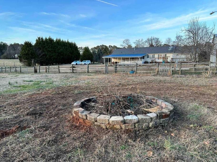 Sovereign Cottage - Farm Land/Hot Tub/Outdoor Area view 4