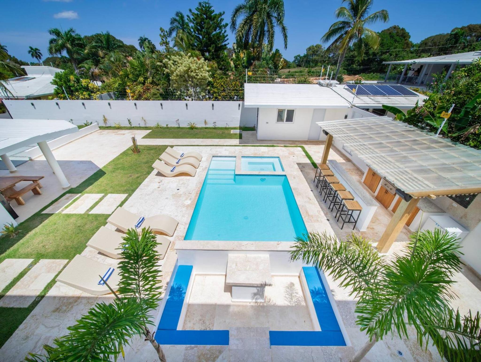 Green Palace - 7br Luxury Villa in Sosua 3mins from strip plus 24hr security