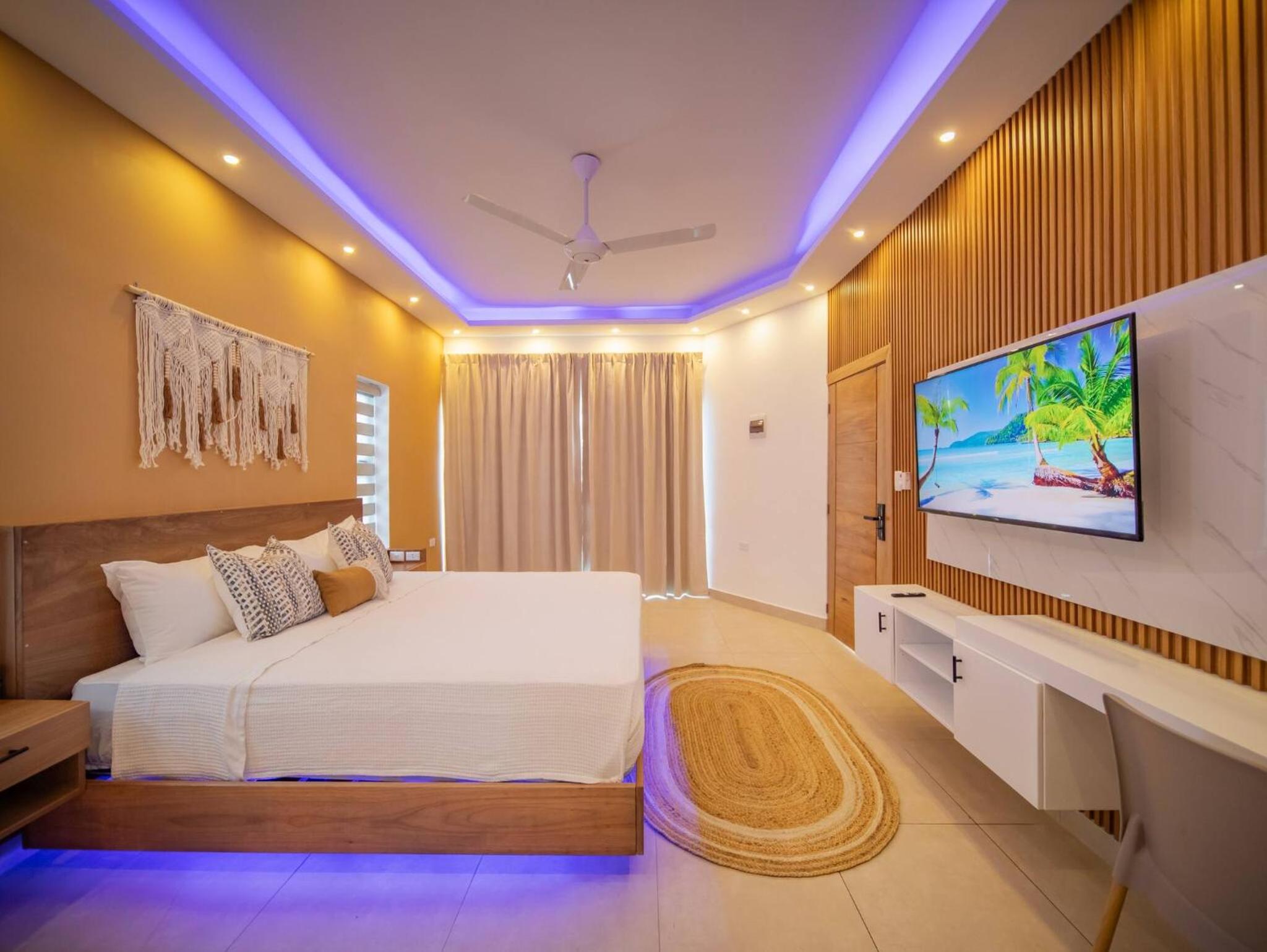 Green Palace - 7br Luxury Villa in Sosua 3mins from strip plus 24hr security