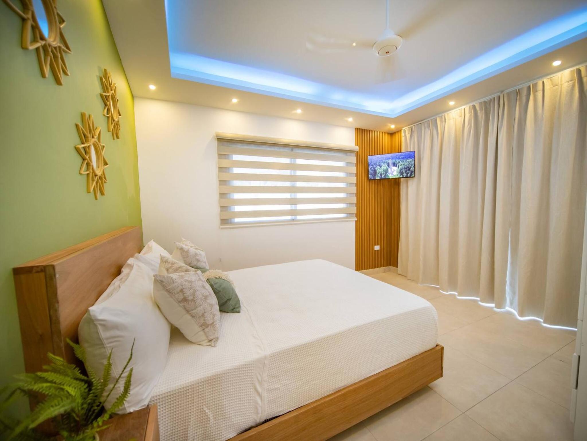 Green Palace - 7br Luxury Villa in Sosua 3mins from strip plus 24hr security