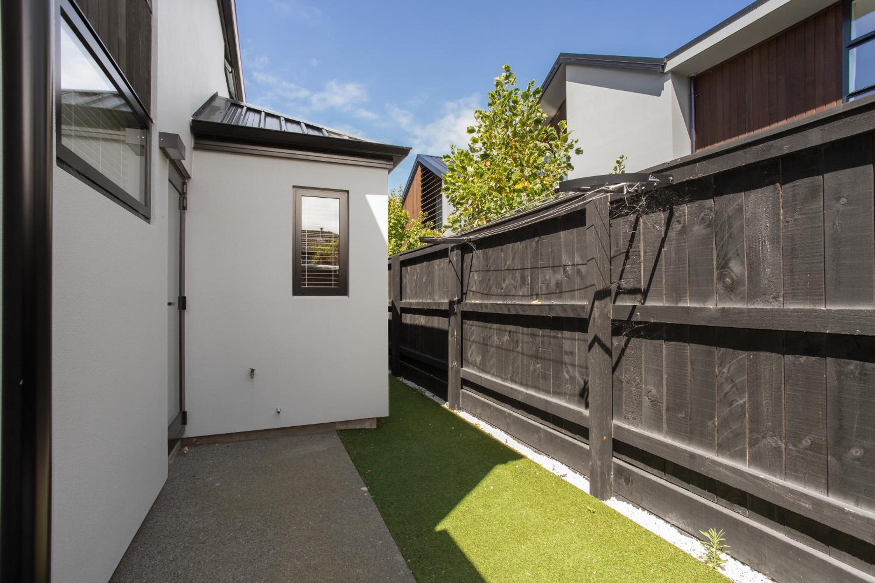 A luxurious Retreat Sleeps 6 view 2