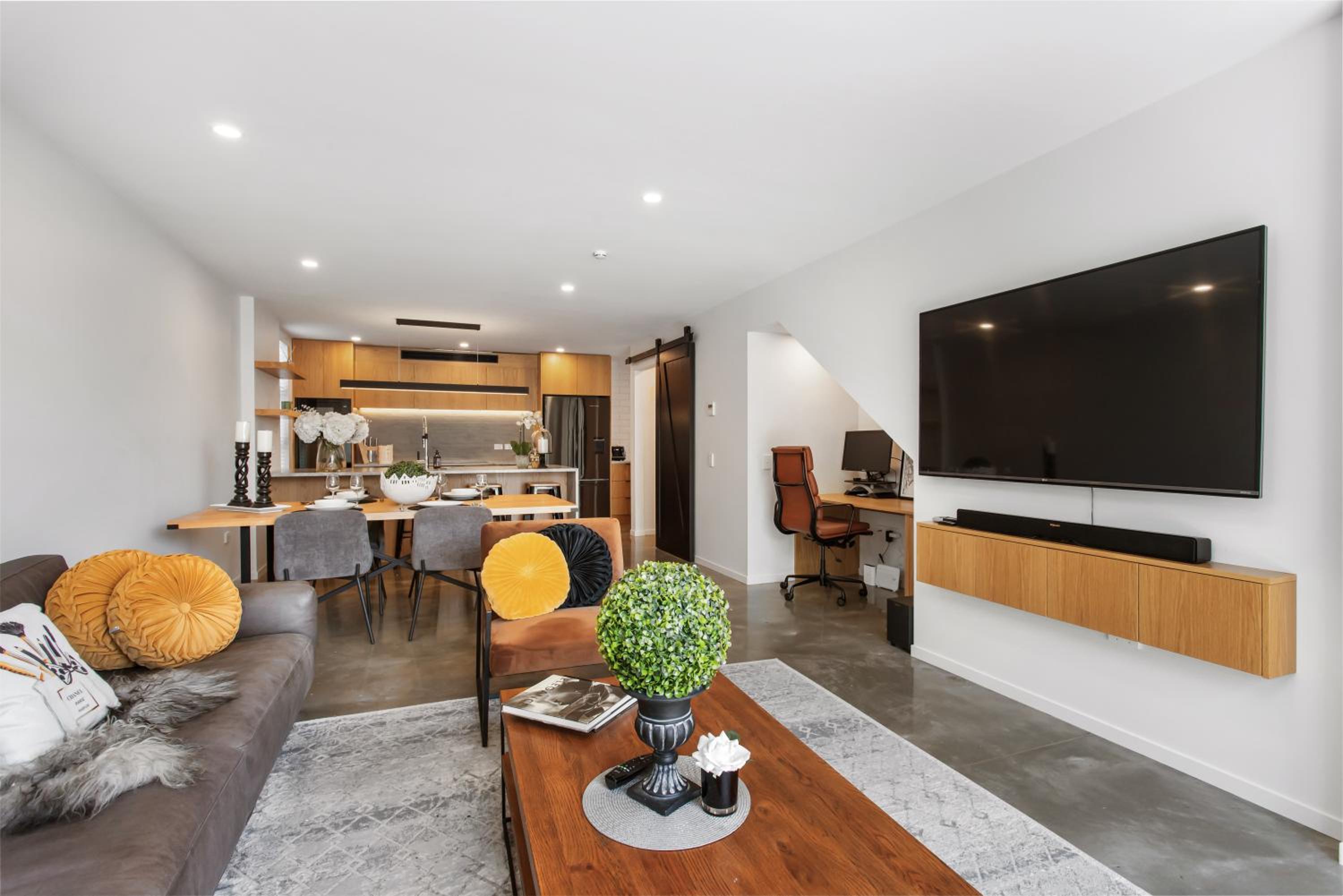 A luxurious Retreat Sleeps 6 view 5