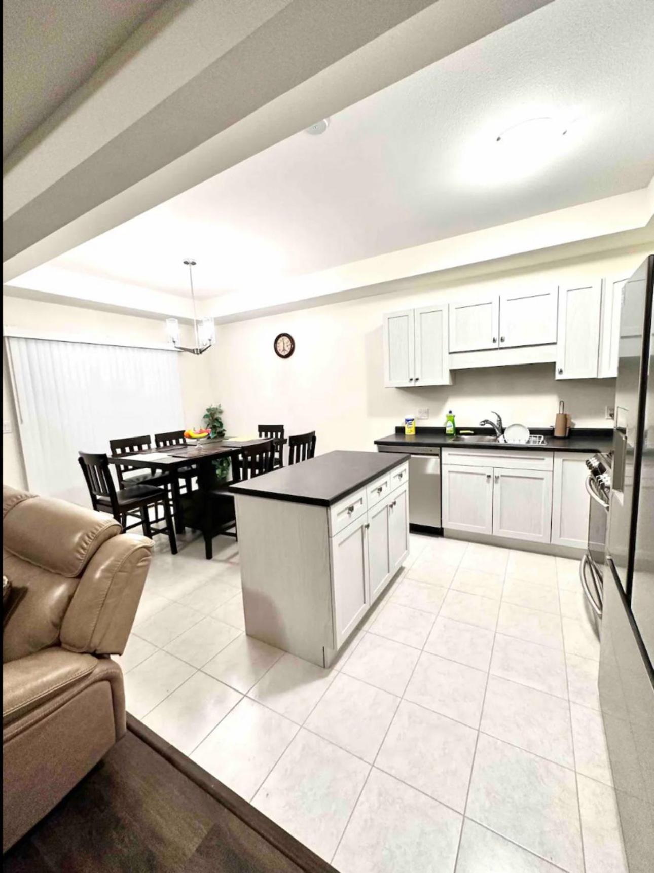 Entire Home In Niagara Falls, Canada