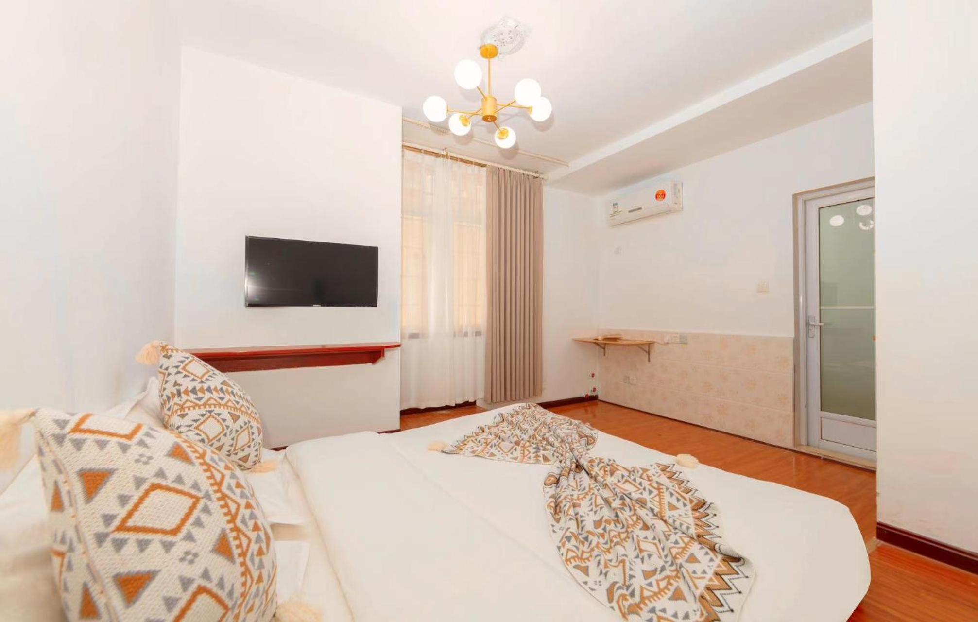 Edinburgh Hostel - Coffee bar - Western breakfast -Travel expert -Good location-English reception-Ticket service-Tourism planing-Laundry-Camara-Drone gopro