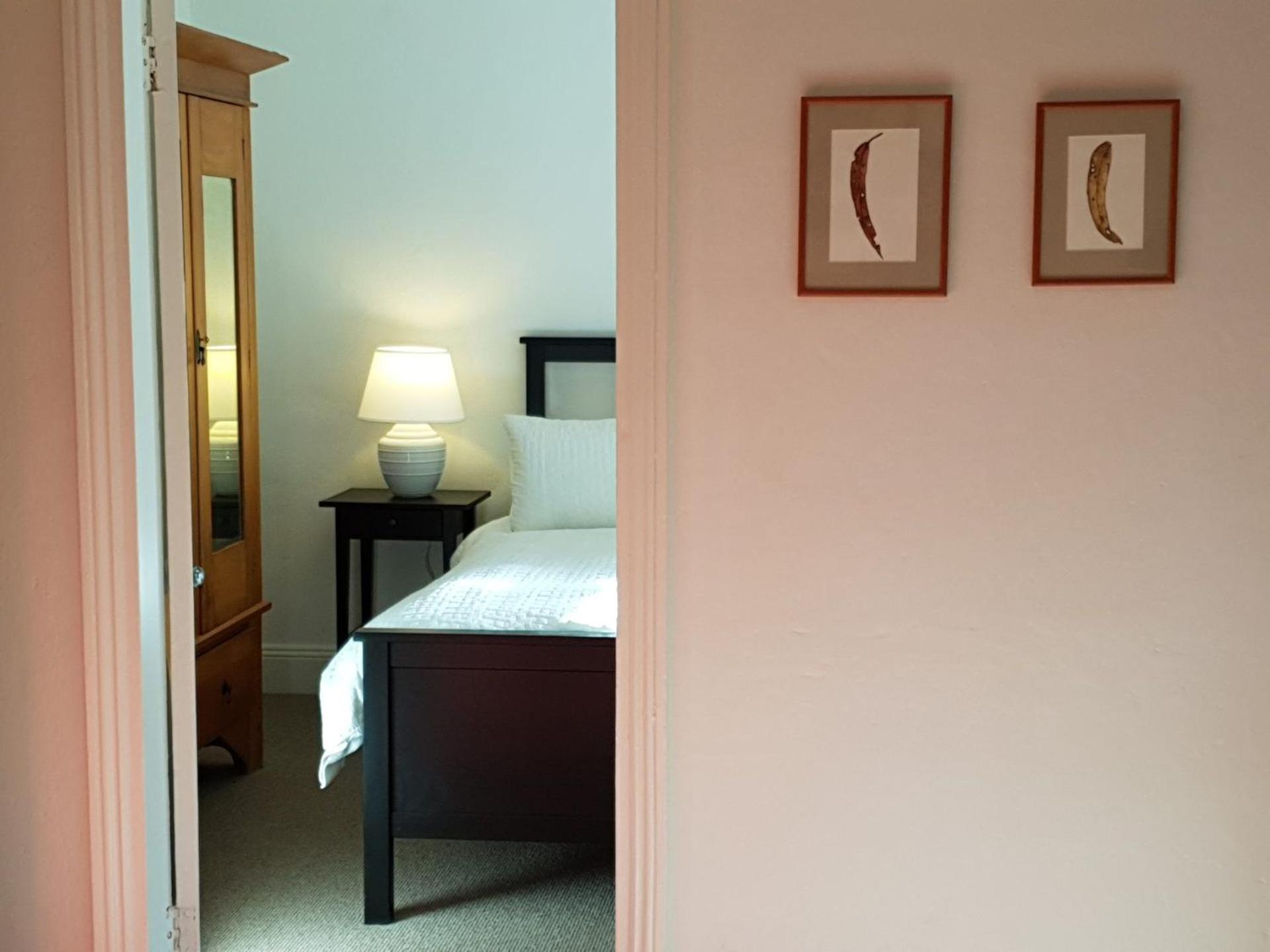 Redruth - 2 bedroom cottage situated in wandiligong