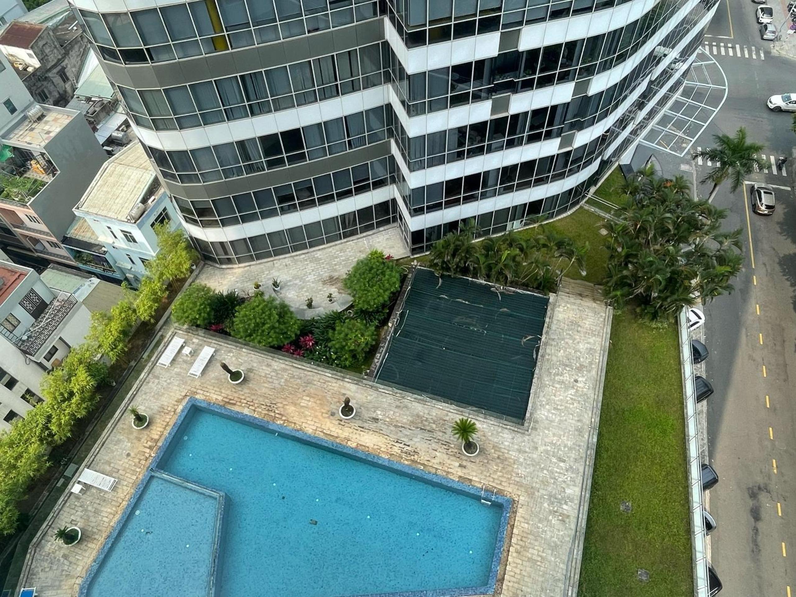 Luxury Center Riverside Apartment view 3