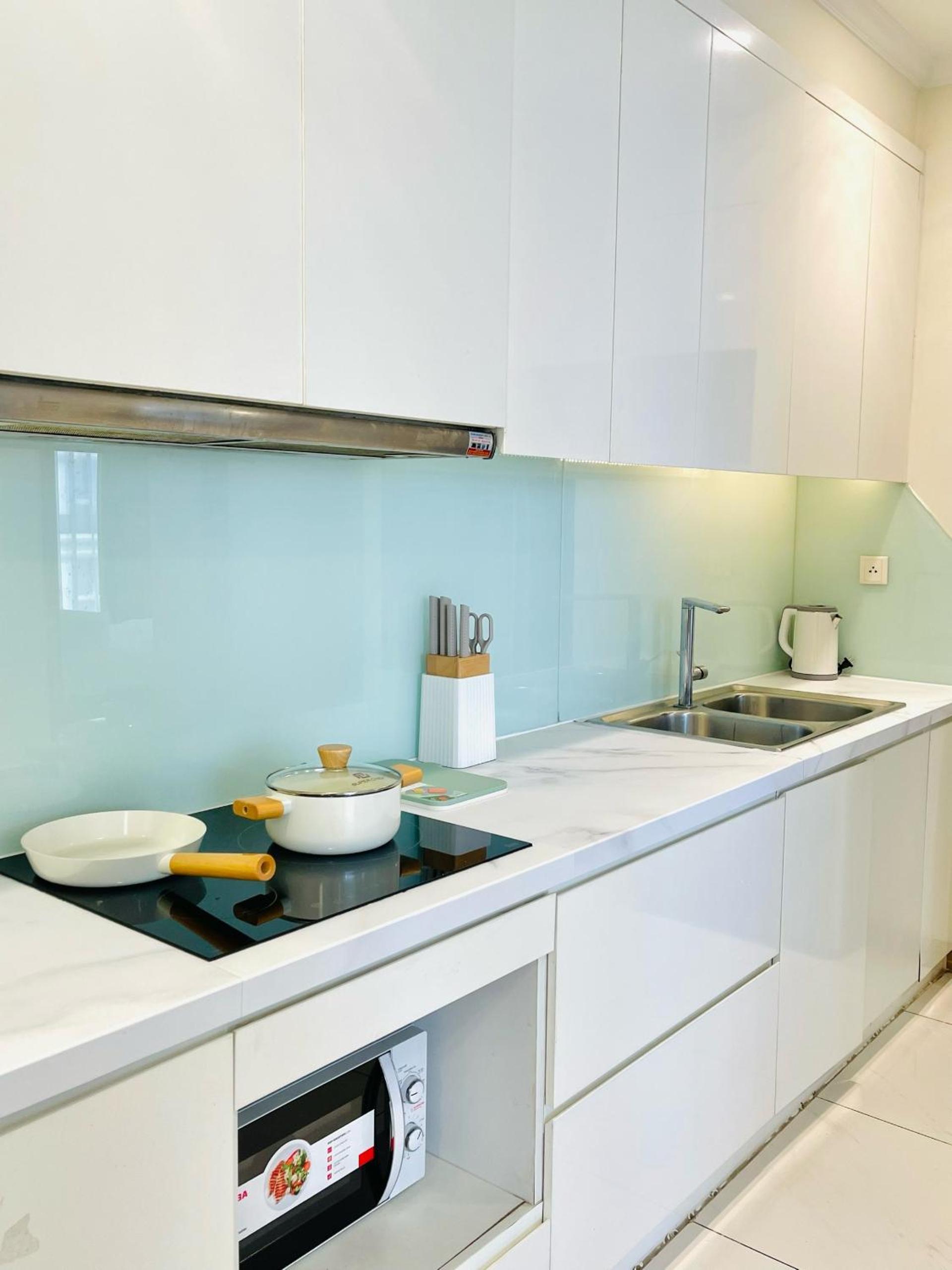 CR Concept Serviced Apartment - Vinhomes and Landmark 81