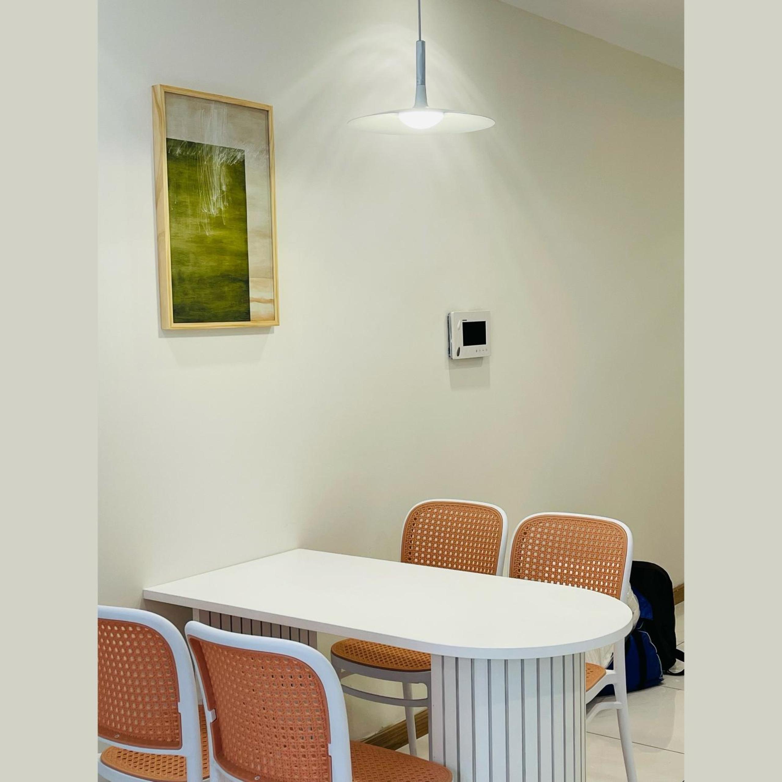 CR Concept Serviced Apartment - Vinhomes and Landmark 81