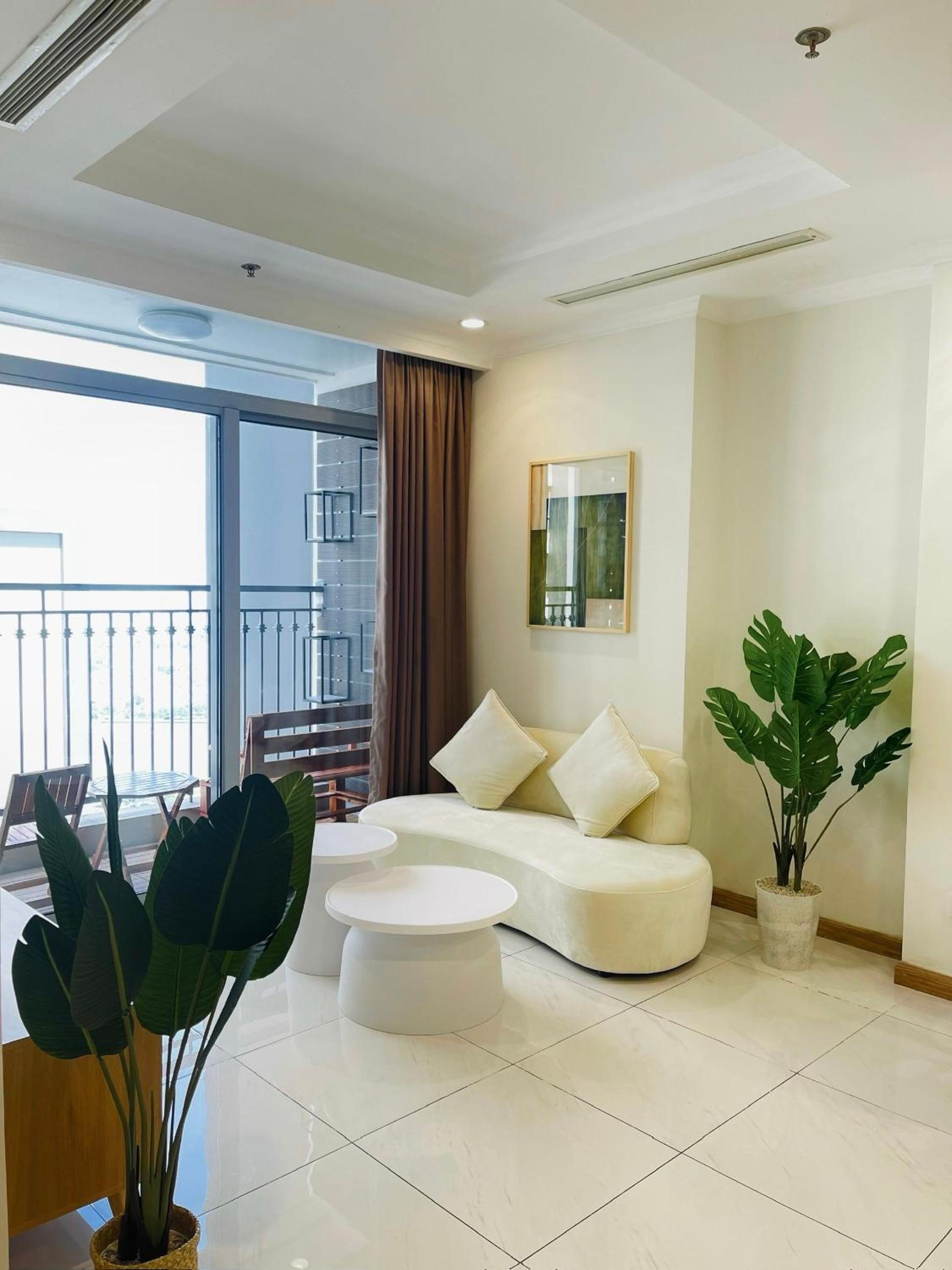 CR Concept Serviced Apartment - Vinhomes and Landmark 81