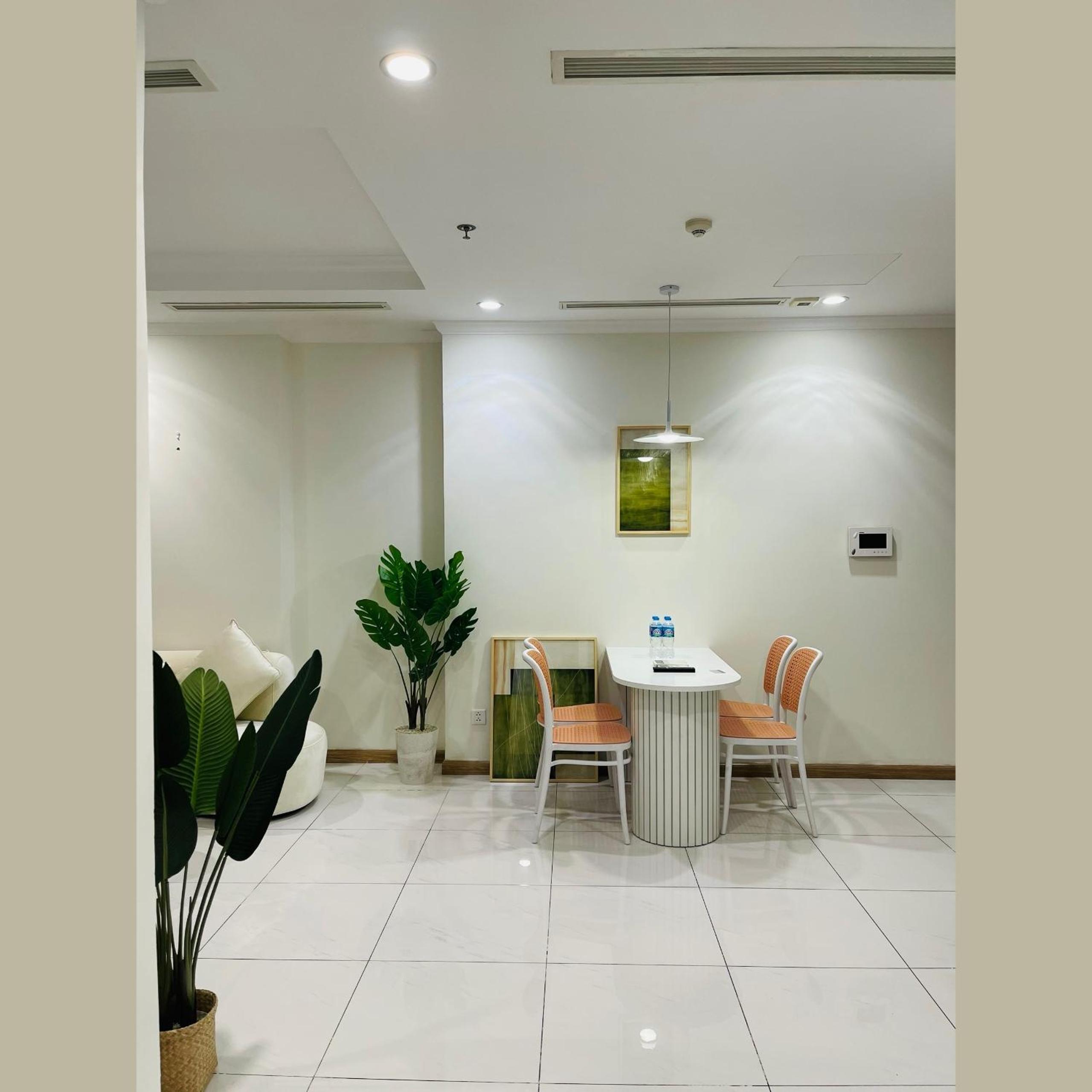 CR Concept Serviced Apartment - Vinhomes and Landmark 81
