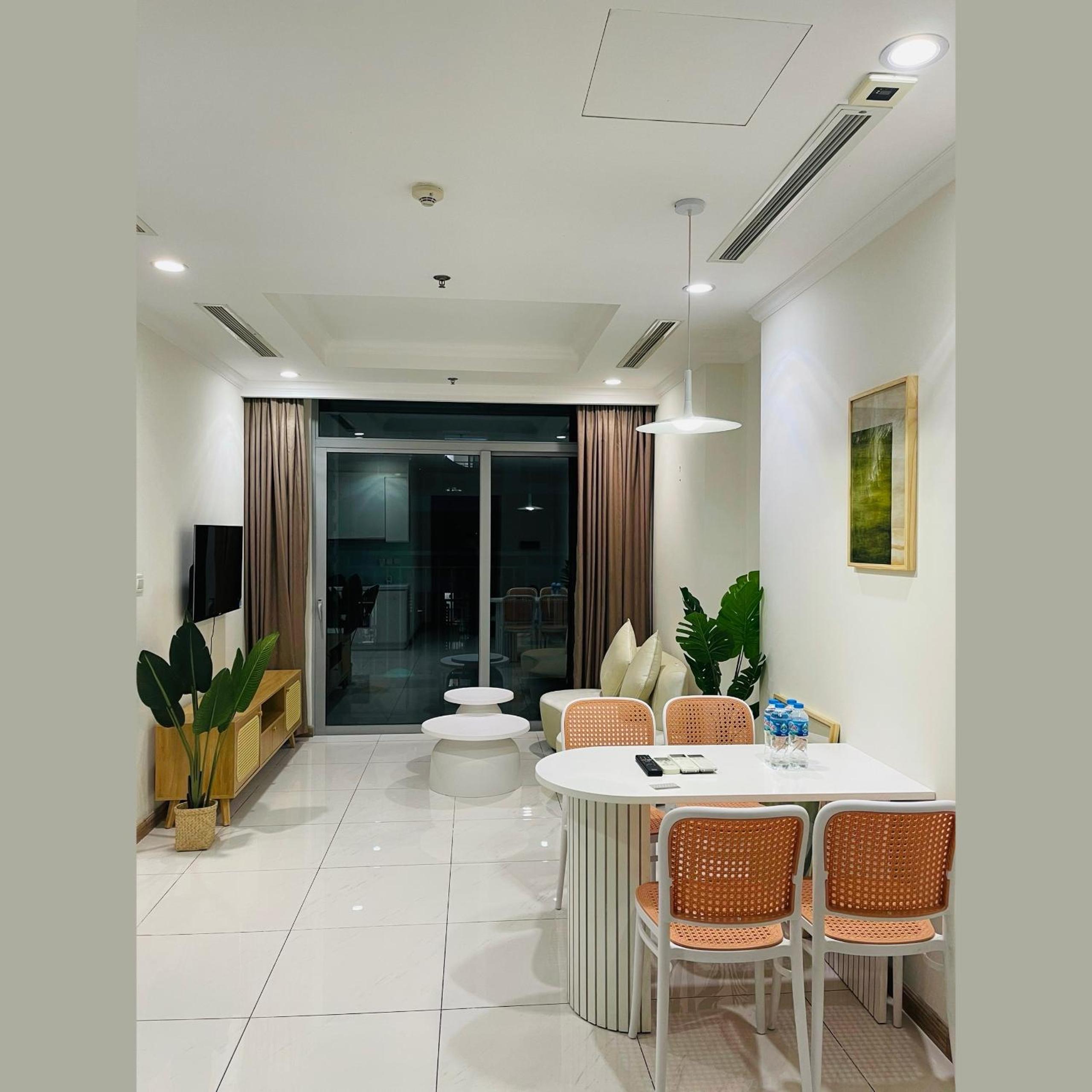 CR Concept Serviced Apartment - Vinhomes and Landmark 81