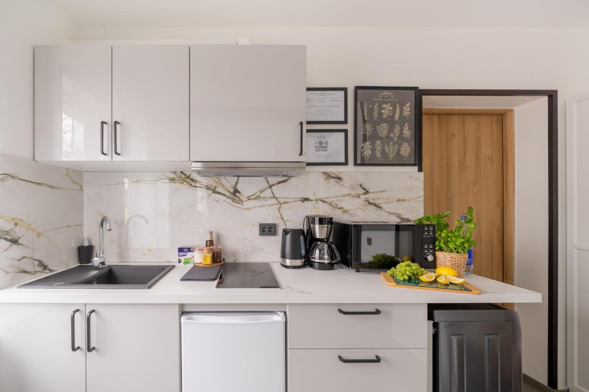 Green Garden & Private Parking Apartments with Playground