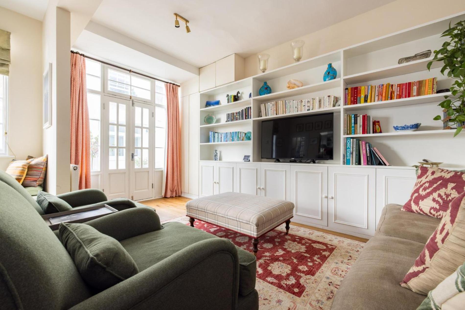 Traditional Treasure – 3 Bedroom Home by Hyde Park