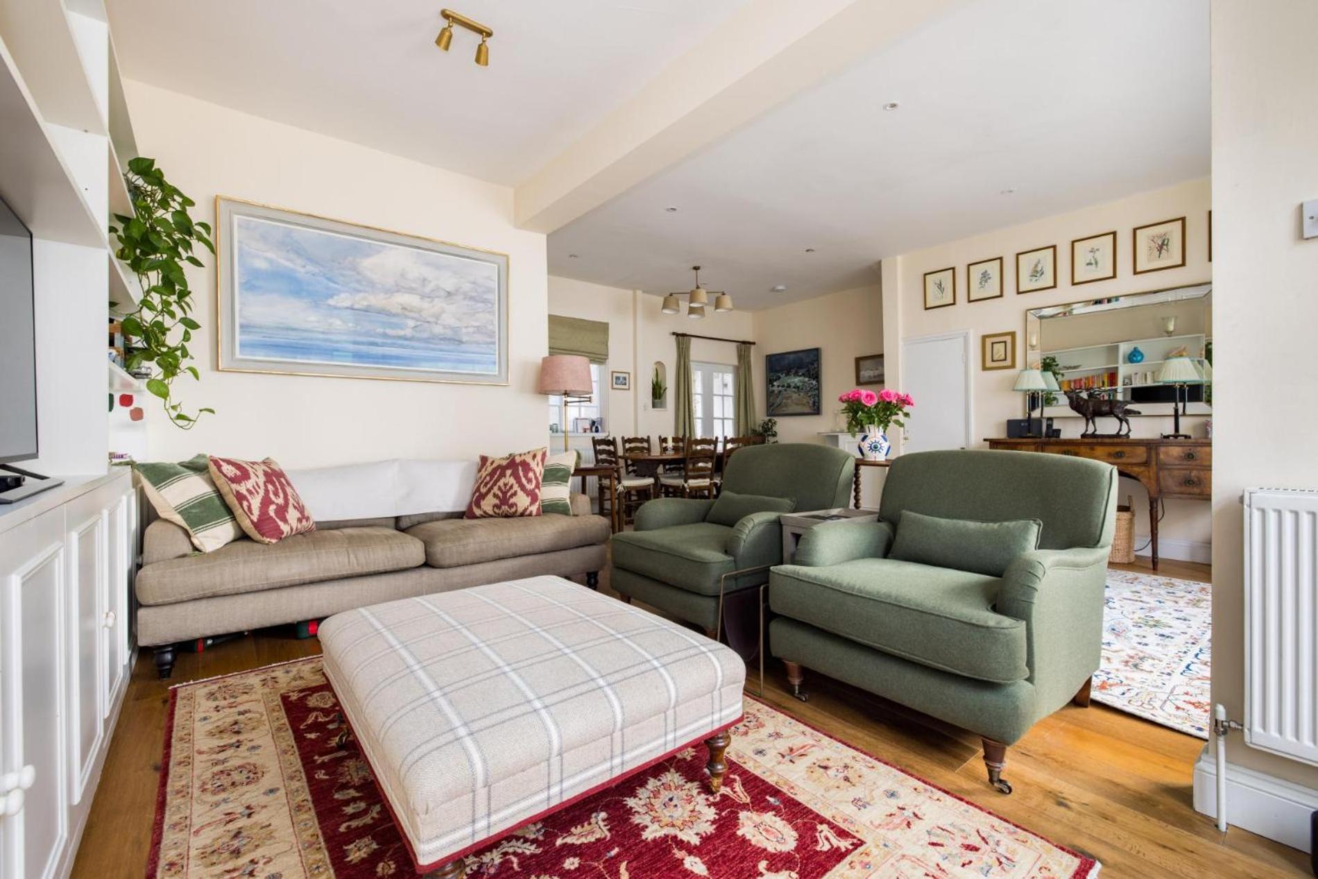 Traditional Treasure – 3 Bedroom Home by Hyde Park