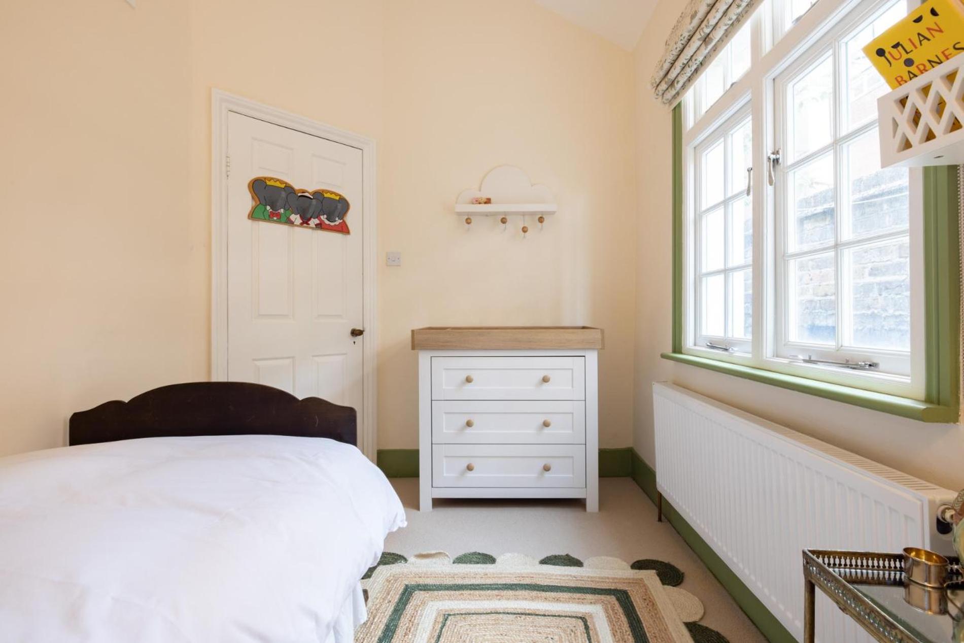 Traditional Treasure – 3 Bedroom Home by Hyde Park