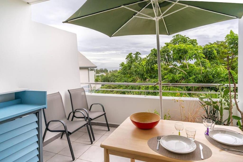 FLAMBOYANT - Studio 2 personnes avec lit de qualité hôtelière séparable pour couple ou amis avec très belle terrasse à 12 min à pied ou 4 min en voiture du