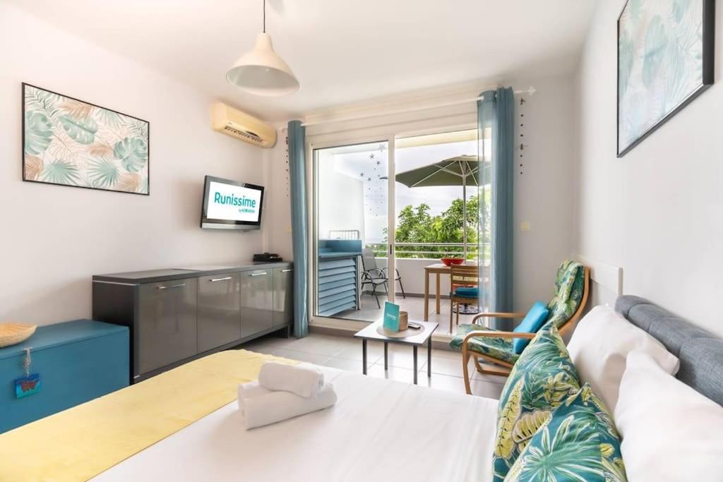 FLAMBOYANT - Studio 2 personnes avec lit de qualité hôtelière séparable pour couple ou amis avec très belle terrasse à 12 min à pied ou 4 min en voiture du