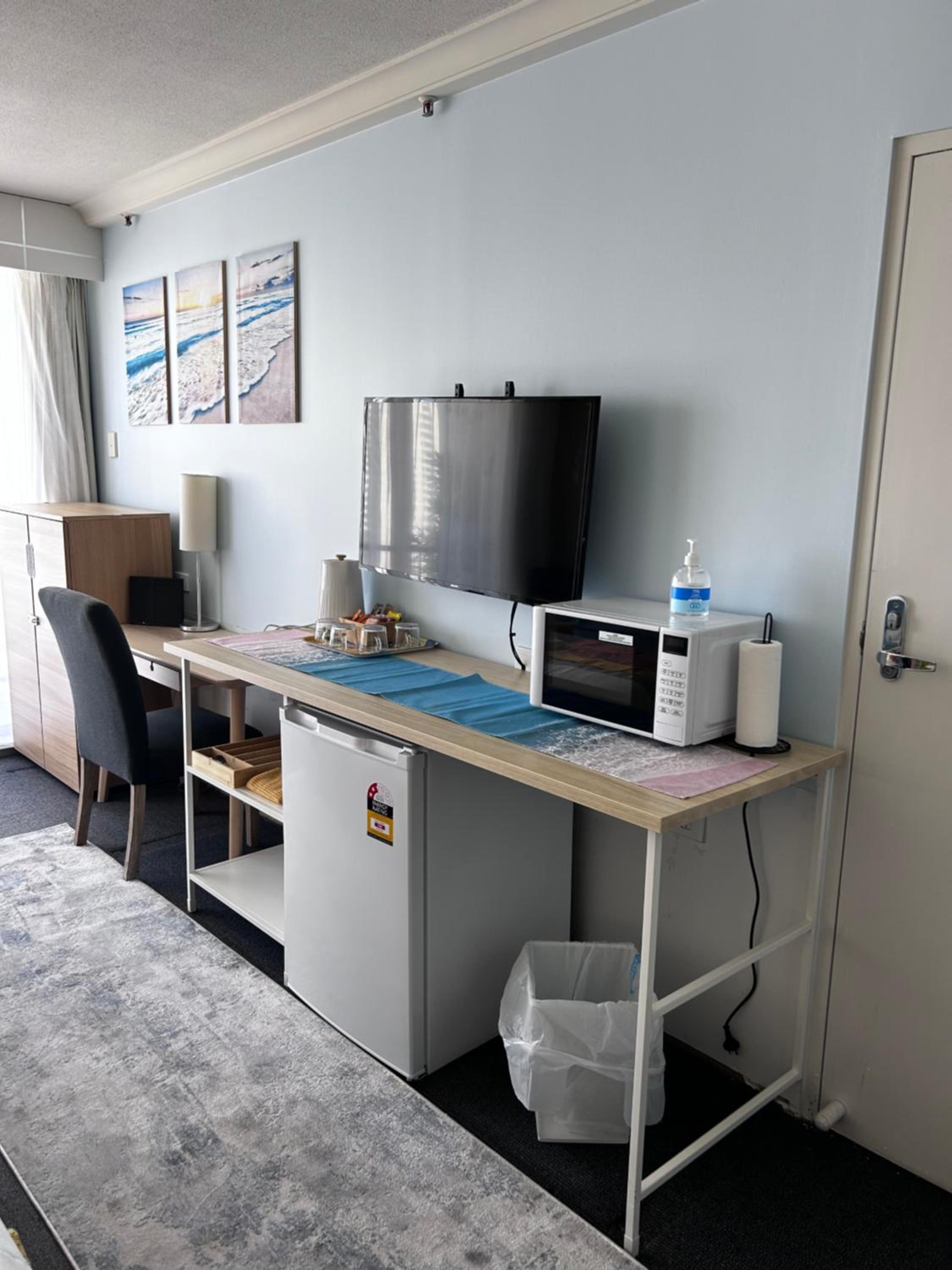 Stay in the heart of Surfers