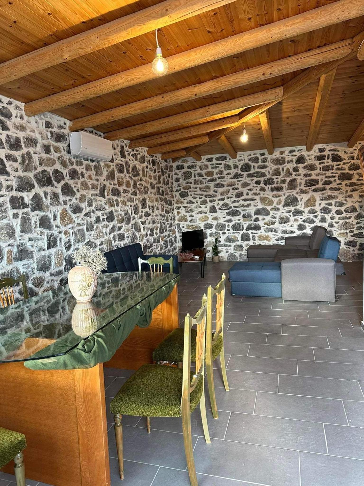 Rouvas Villas
