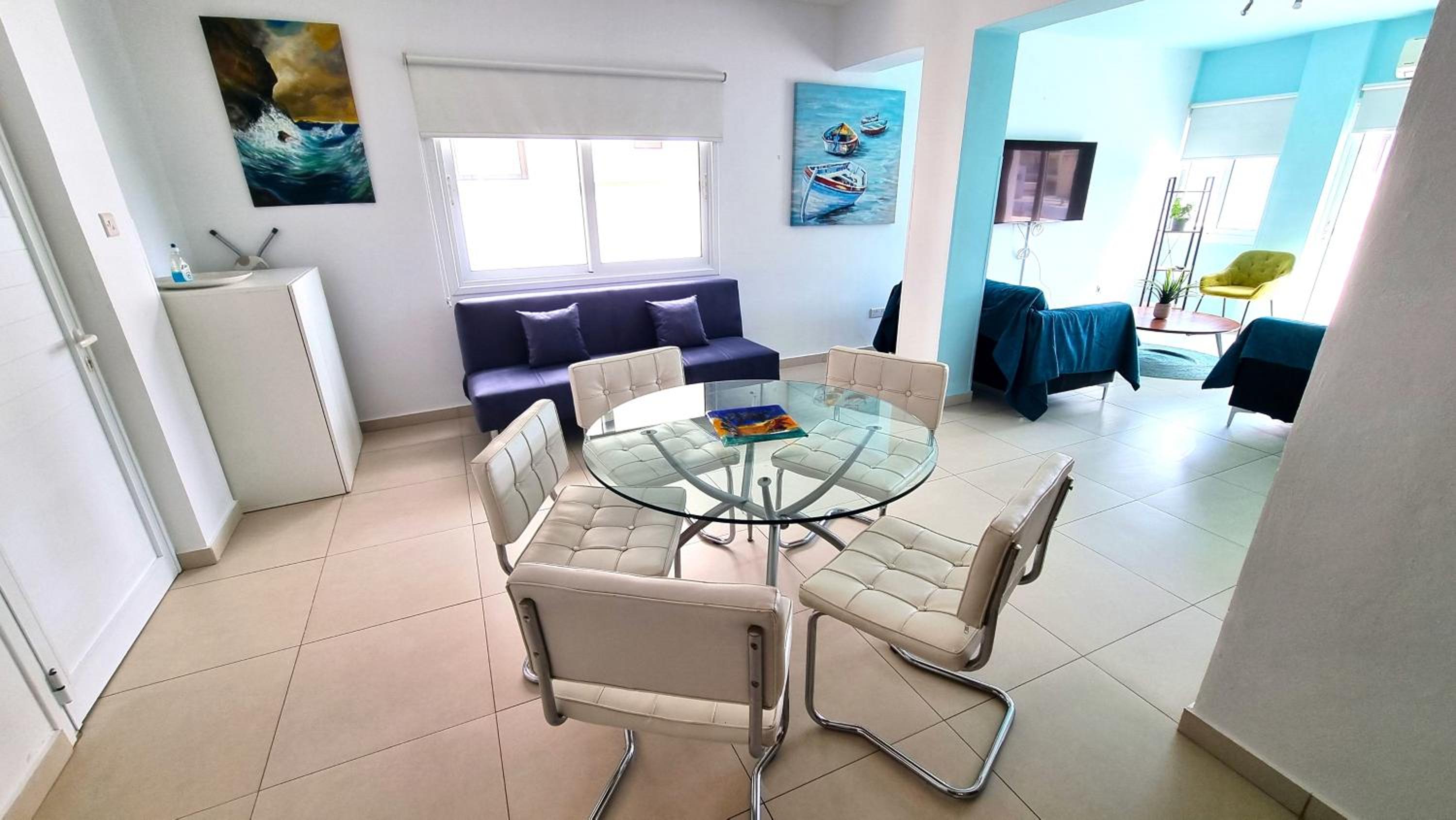 City Center: Your Urban Retreat- 100m to the beach
