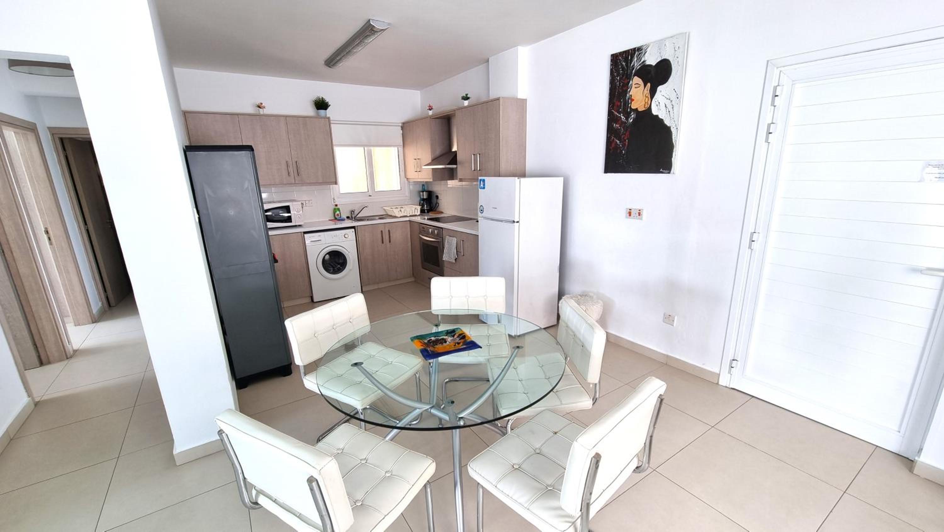 City Center: Your Urban Retreat- 100m to the beach