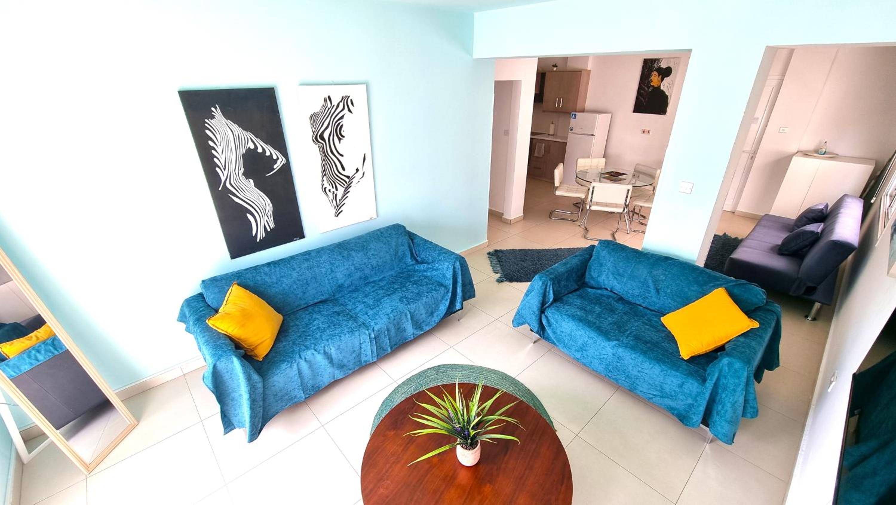 City Center: Your Urban Retreat- 100m to the beach