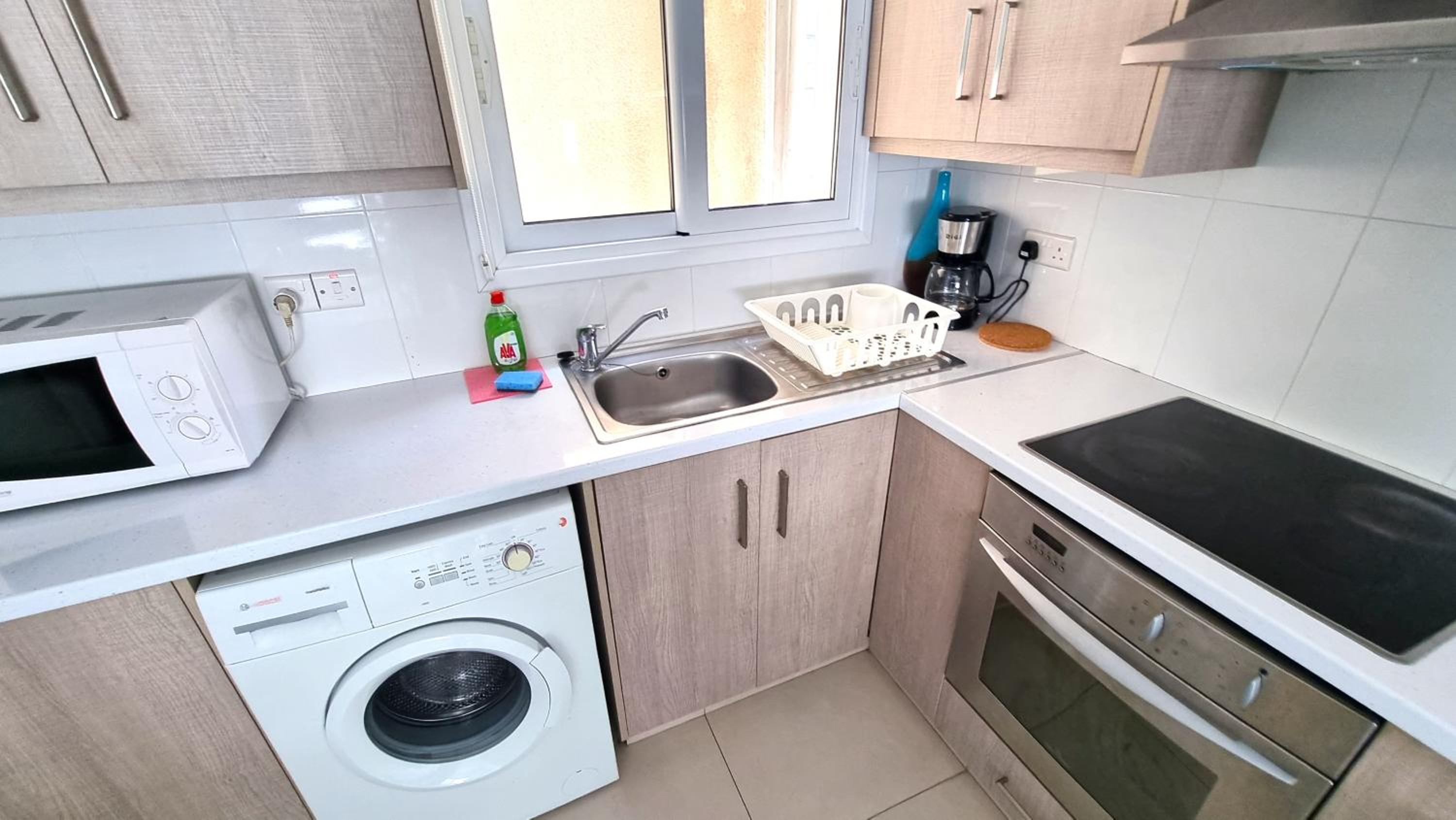 City Center: Your Urban Retreat- 100m to the beach