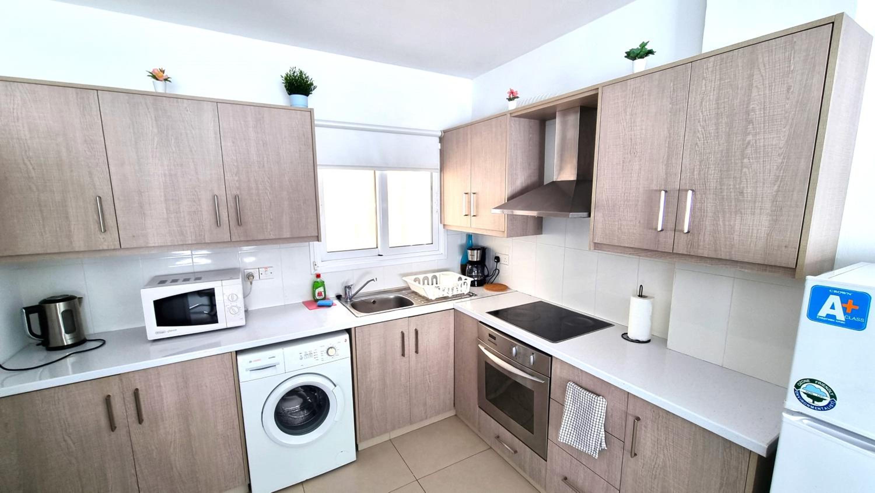 City Center: Your Urban Retreat- 100m to the beach