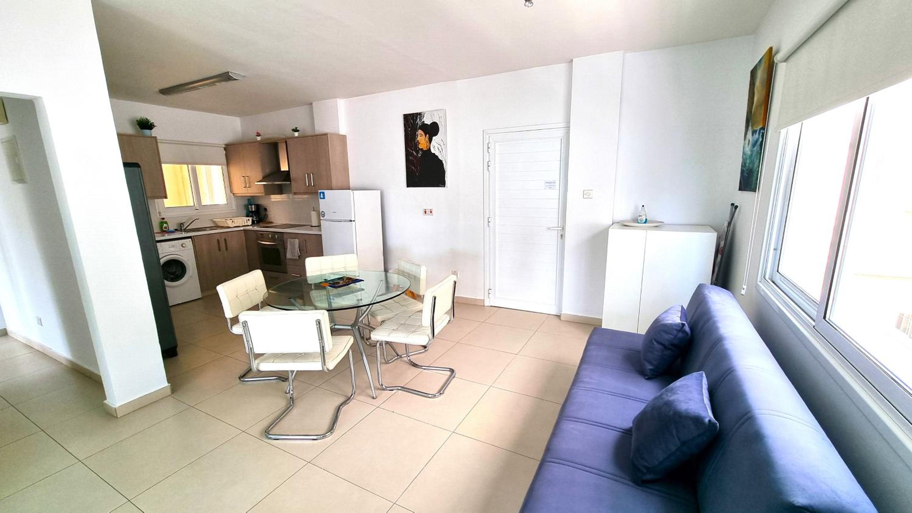 City Center: Your Urban Retreat- 100m to the beach