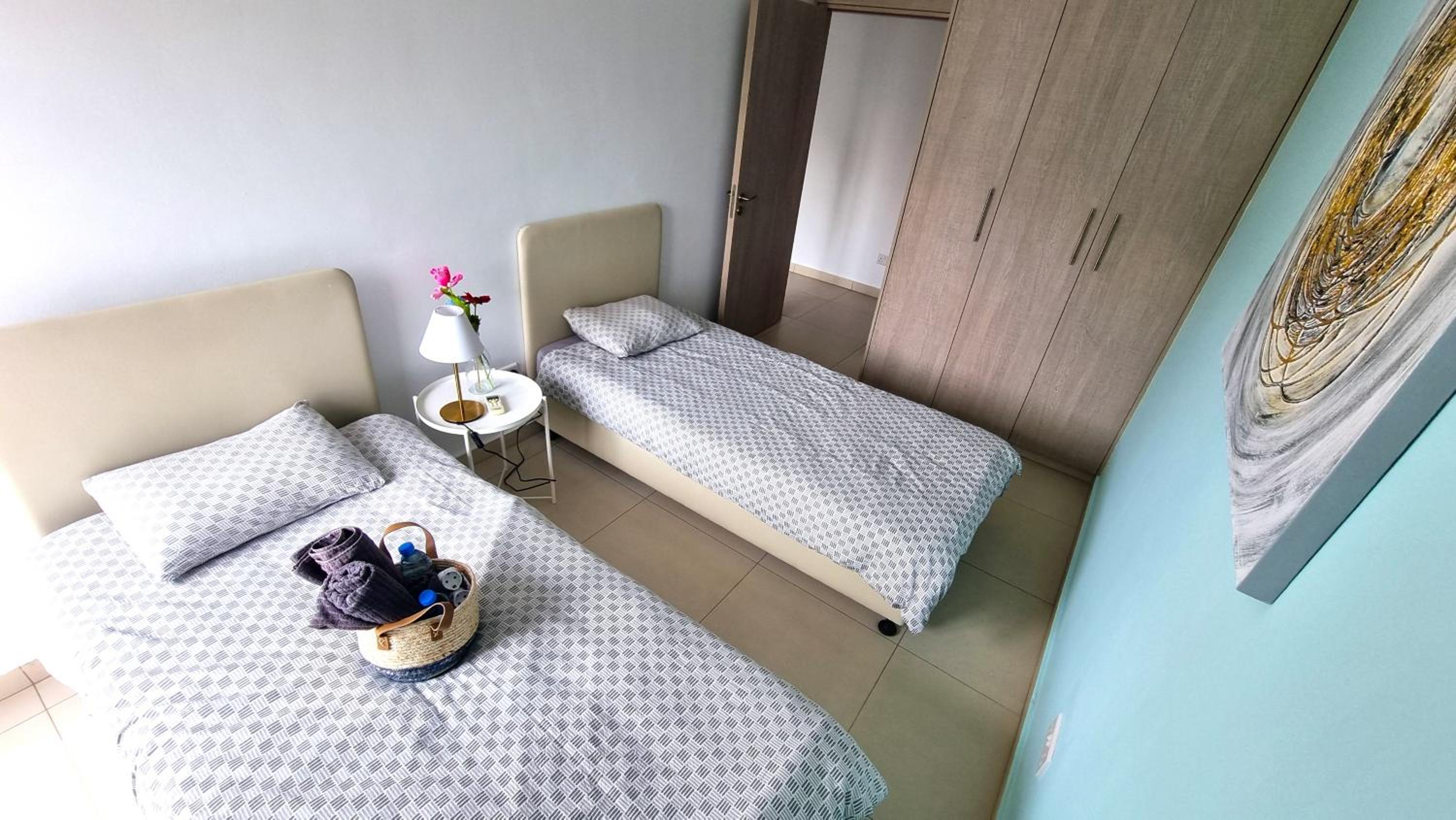 City Center: Your Urban Retreat- 100m to the beach