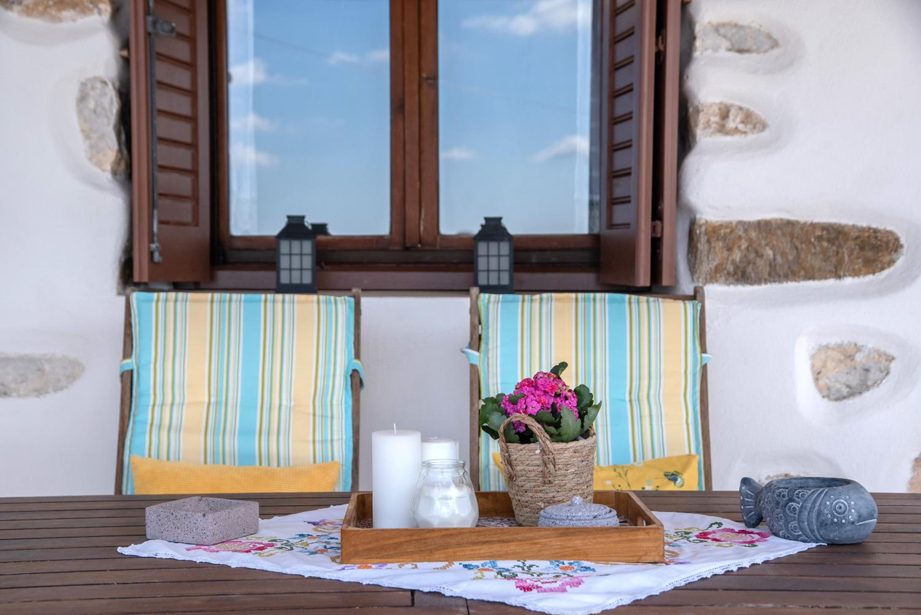 Savvas's Traditional House Paros view 4