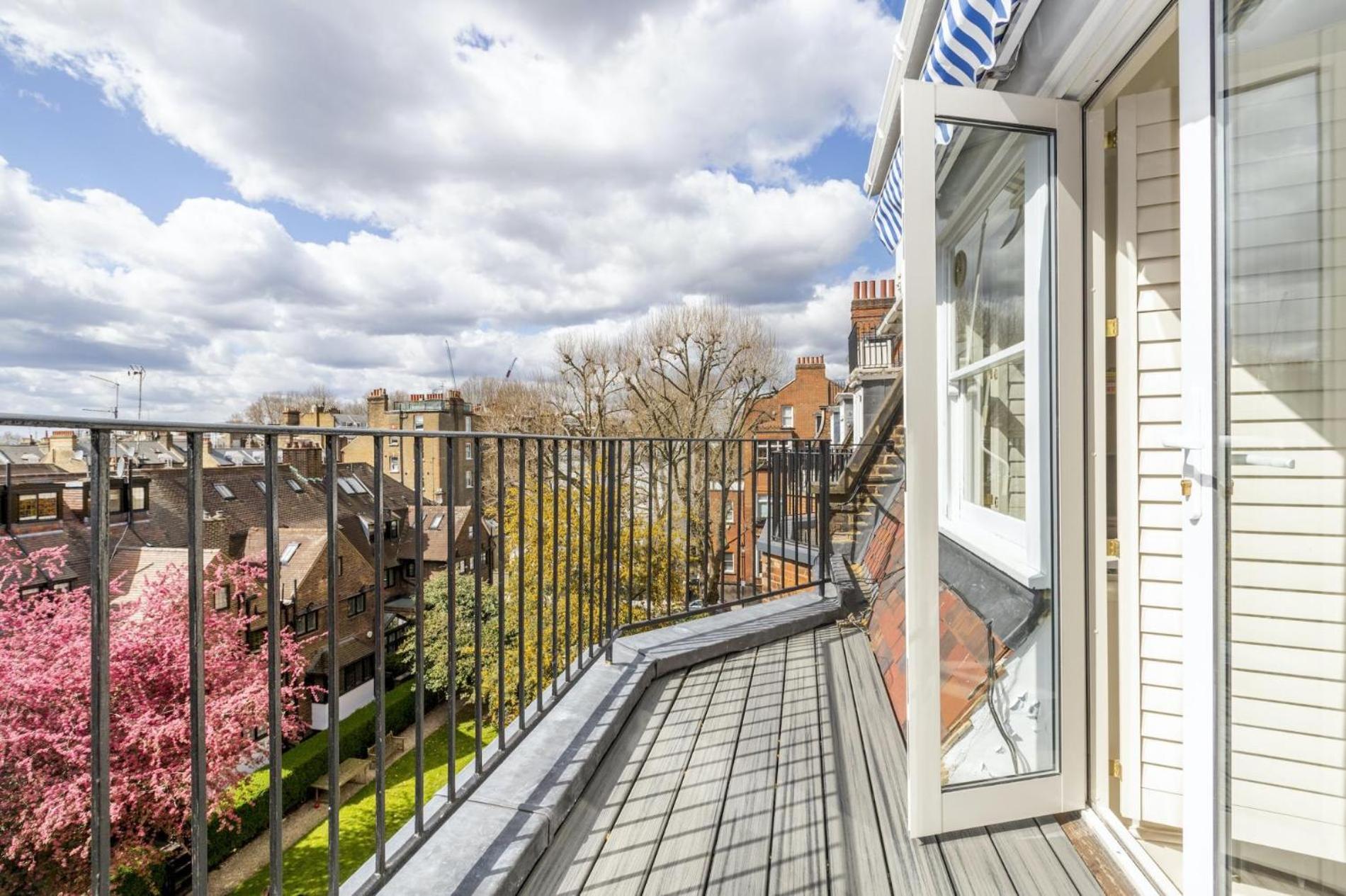 The Baby's Breath 2 bedroom with Patio in Chelsea