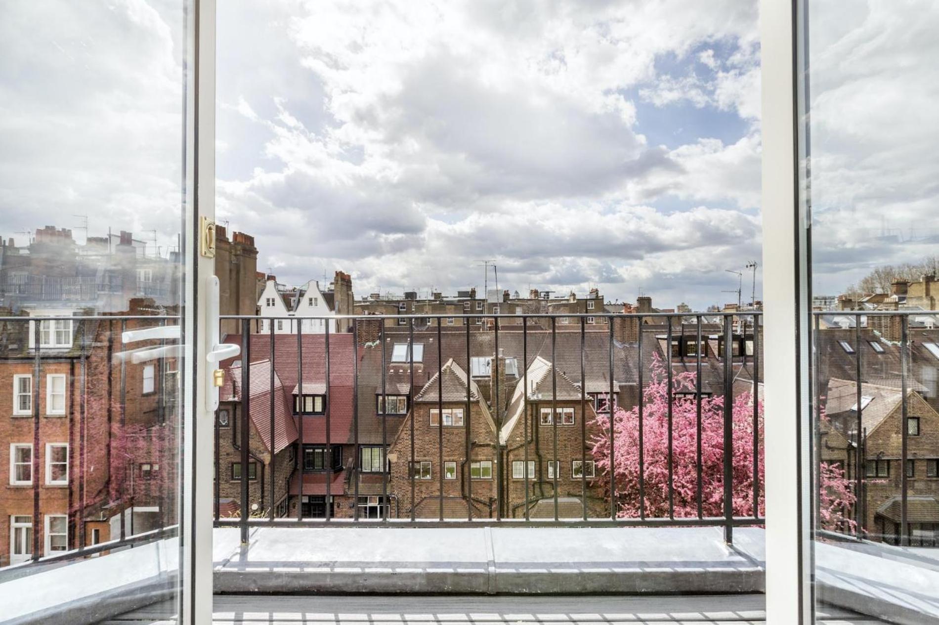 The Baby's Breath 2 bedroom with Patio in Chelsea