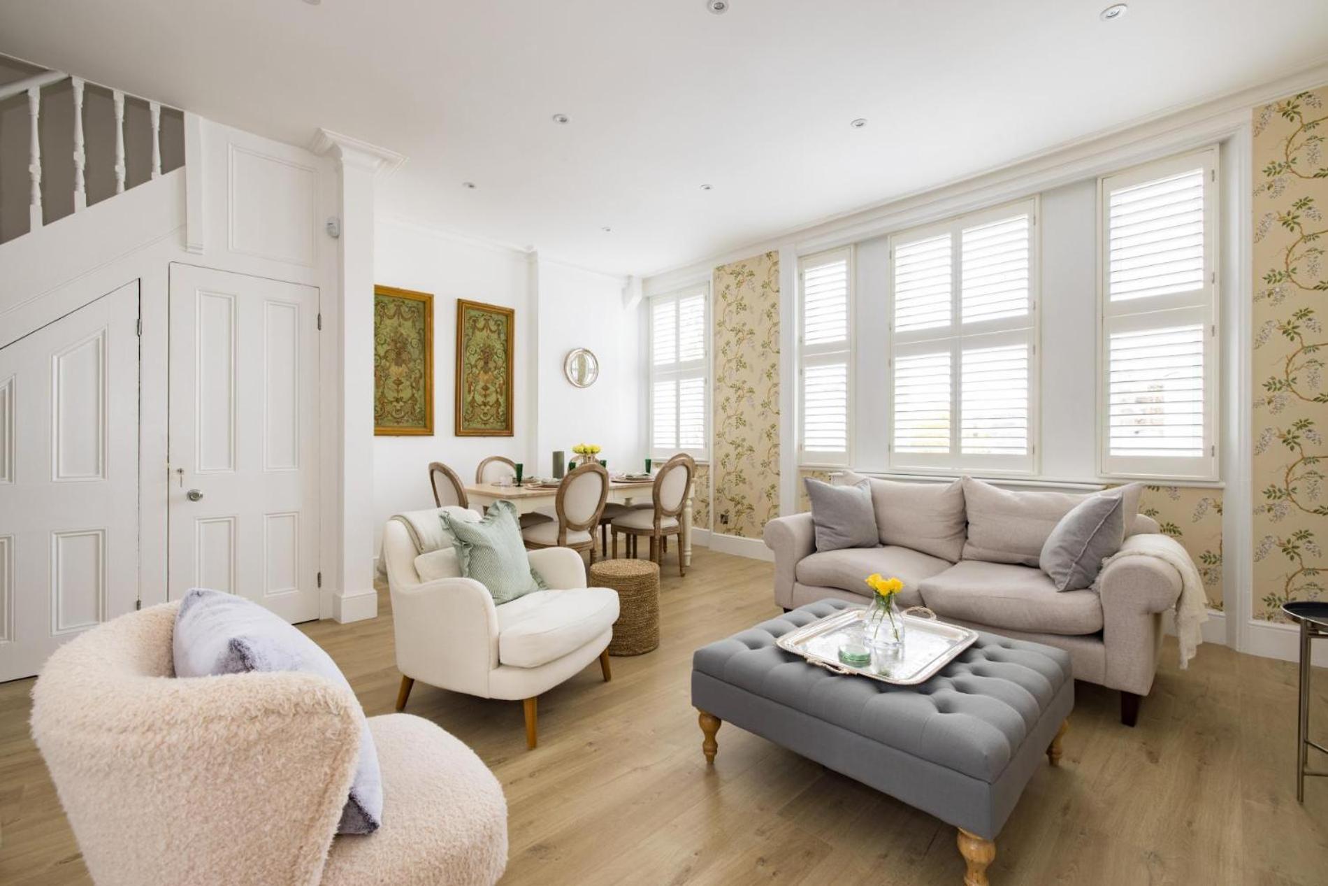 The Montagu – 2 Bedrooms with Terrace in Kensington