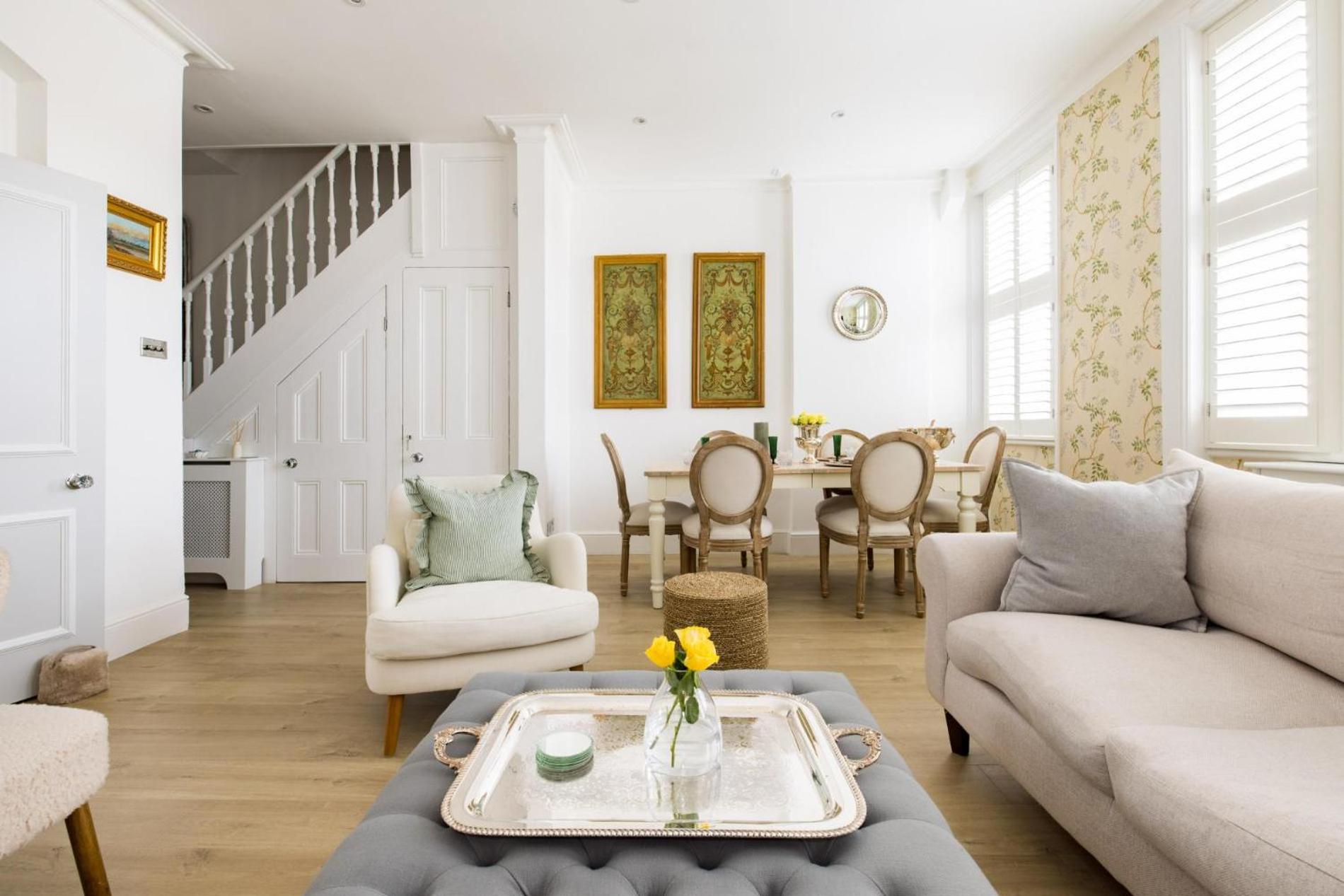 The Montagu – 2 Bedrooms with Terrace in Kensington