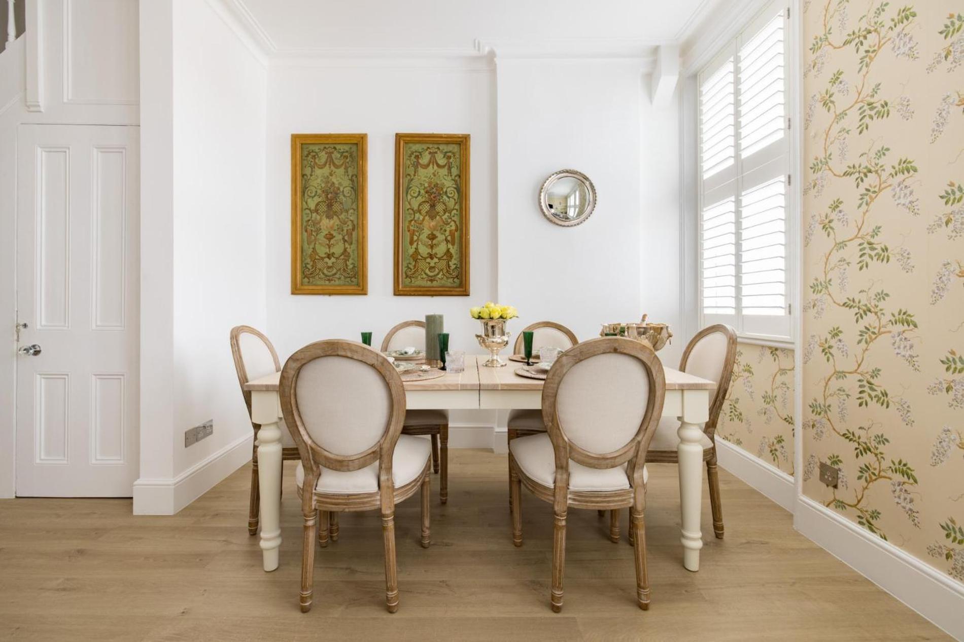 The Montagu – 2 Bedrooms with Terrace in Kensington